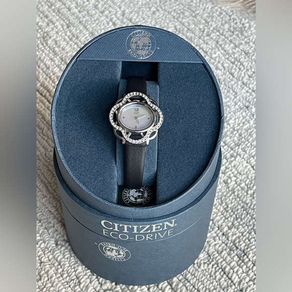 CITIZEN Quartz Eco-Drive Lady’s Watch. Black leather band. EUC. - Picture 4 of 9